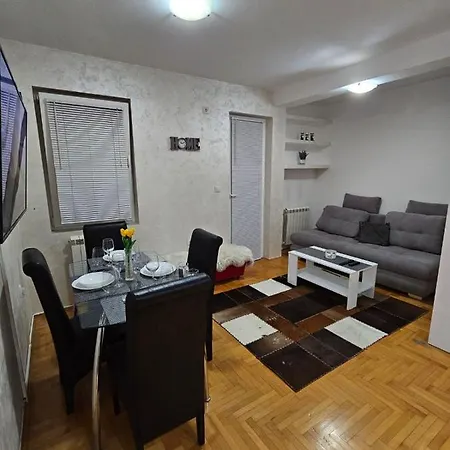Duca Apartment *